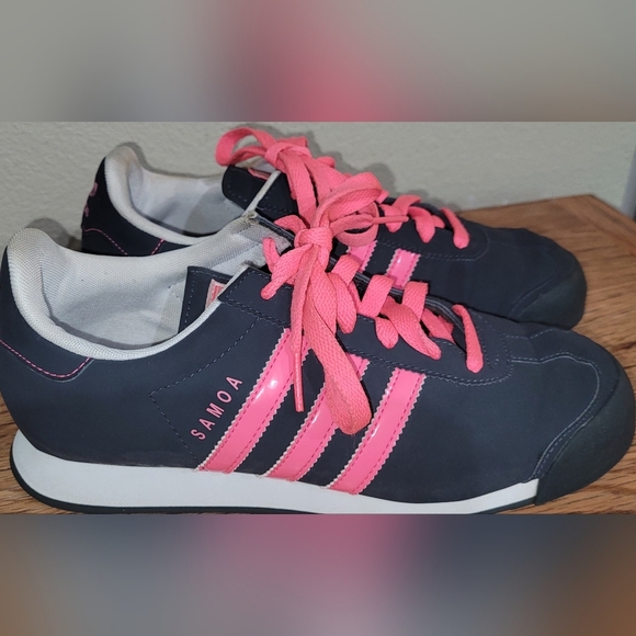 Adidas Samoa Gray & Pink Suede Size 6 WOMENS  Sneakers - Picture 1 of 4